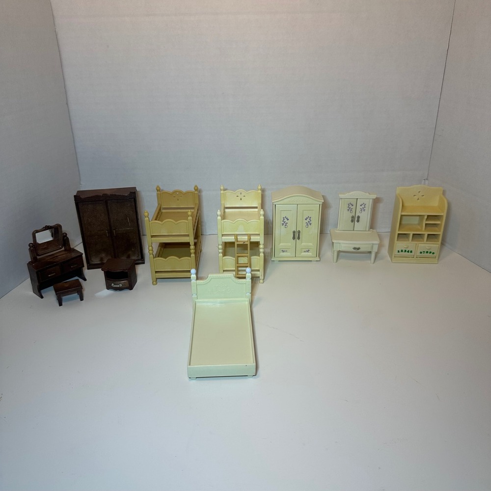 Vintage Sylvanian Families Bedroom Furniture Lot 13 Pieces Beds Vanity